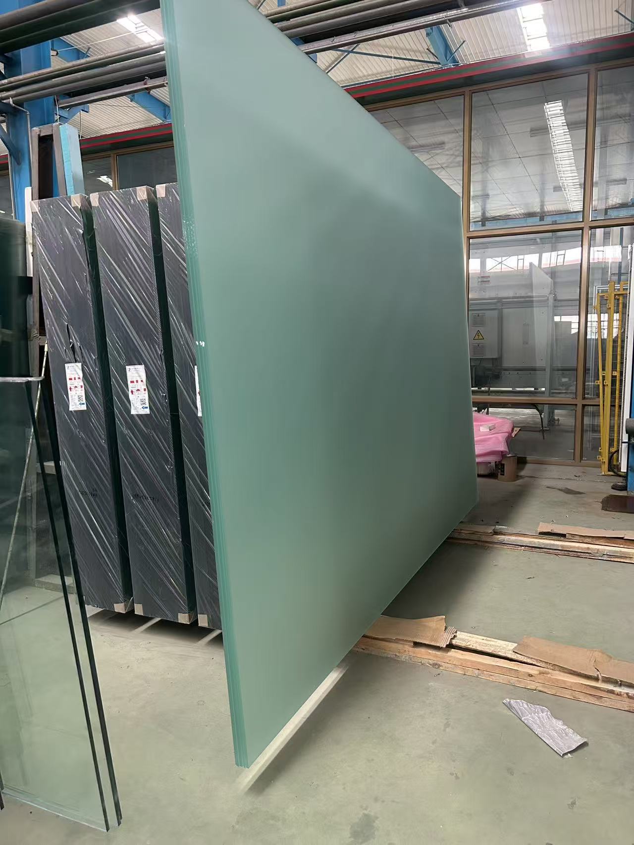遵义市彩轴玻璃建筑幕墙玻璃生产基地 - 厂家
